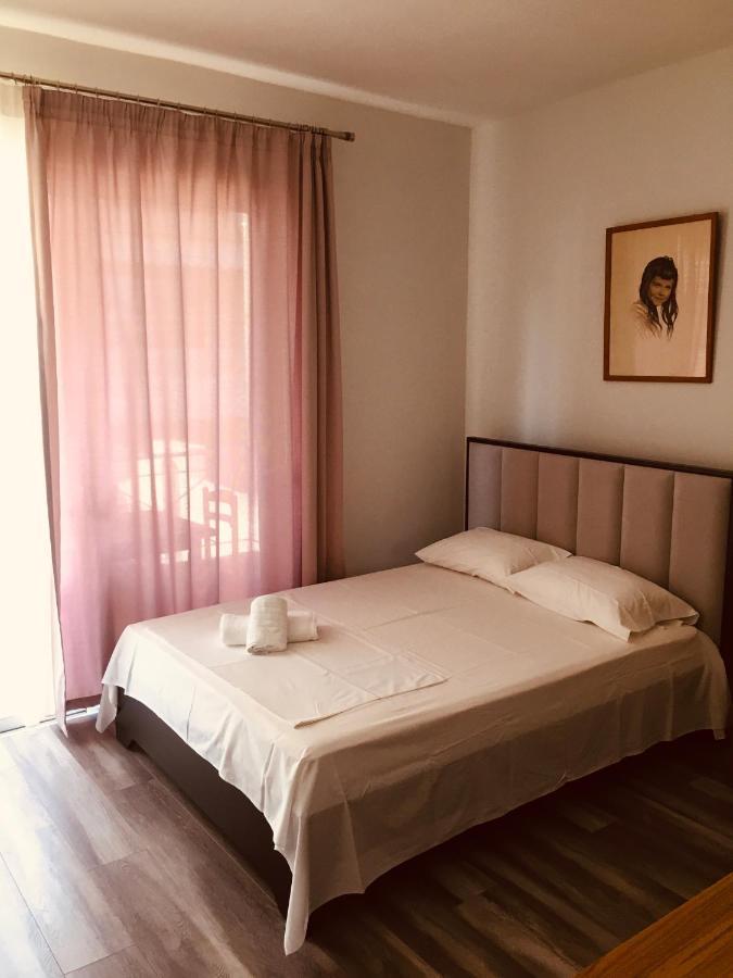 IRINI boutique rooms!!! Himarë Extérieur photo